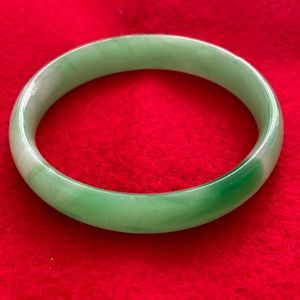 Dyed jade bangle